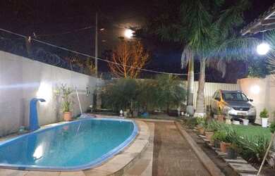 Imagem: A casa possui 3 Dormitórios, 2 Banheiros e 1 Vaga na garagem