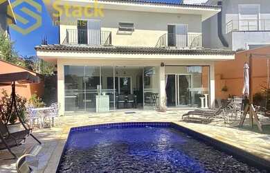 Imagem: A casa possui 5 Dormitórios, 5 Banheiros, 4 Vagas na garagem