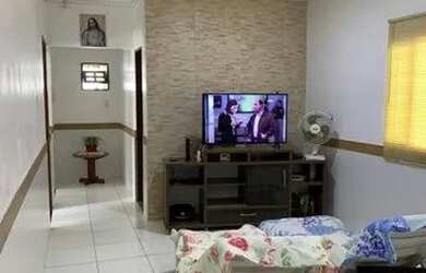 Imagem: A casa possui 3 Dormitórios, 1 Banheiro, 1 Vaga na garagem