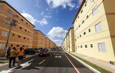 Imagem: O apartamento possui 2 Dormitórios, 1 Banheiro, 1 Vaga na garagem