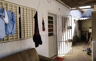 Imagem 3: QNQ 02 Lote de esquina com 2 casas independentes ideal para renda ou investimento...