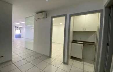 Imagem: O depósito possui 84m² de Área e está localizado em Santo