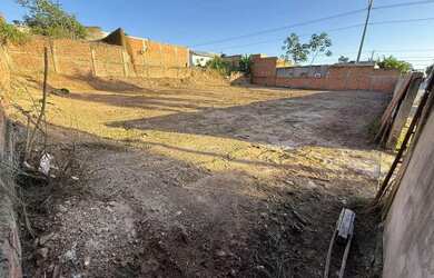 Imagem: O terreno possui 1.000m² de Área e está localizado em Doutor