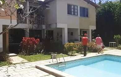 Imagem: A casa possui 3 Dormitórios, 3 Banheiros, 1 Vaga na garagem