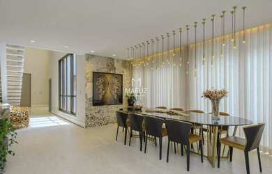 Imagem: Com 603 m² de área construída em um terreno de 904 m²