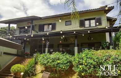 Imagem: A casa em condomínio possui 5 Dormitórios, 5 Banheiros, 5