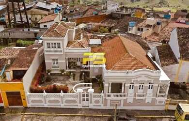 Imagem: A casa possui 5 Dormitórios, 2 Banheiros, 1 Vaga na garagem