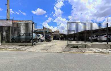 Imagem: O depósito possui 5 Vagas na garagem e 458m² de Área e está