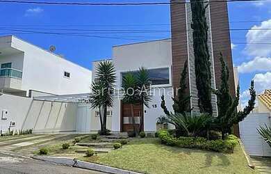 Imagem: A casa possui 4 Dormitórios, 5 Banheiros, 4 Vagas na garagem