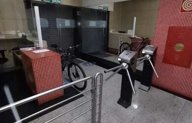 Imagem: O depósito possui 5 Vagas na garagem, 2345m² de Área, Imóvel