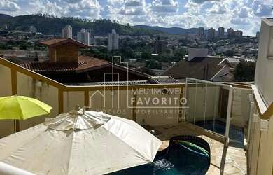 Imagem: A casa possui 3 Dormitórios, 2 Banheiros, 3 Vagas na garagem