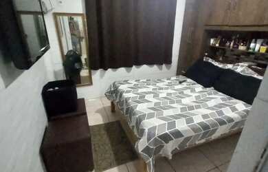 Imagem: A casa possui 2 Dormitórios, 1 Banheiro, 1 Vaga na garagem