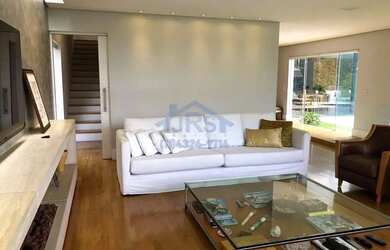 Imagem: A casa em condomínio possui 4 Dormitórios, 5 Banheiros, 5