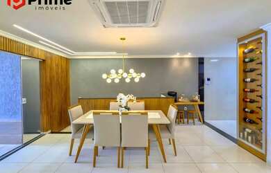 Imagem: A casa possui 4 Dormitórios, 2 Banheiros, 2 Vagas na garagem