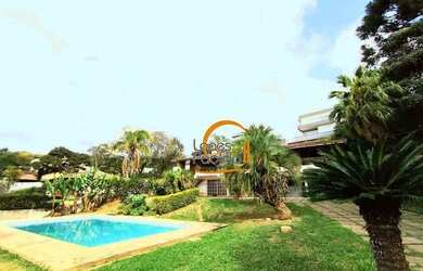 Imagem: A casa possui 3 Dormitórios, 5 Banheiros, 4 Vagas na garagem