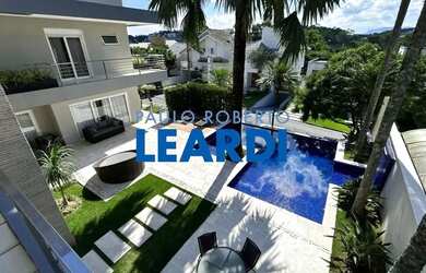 Imagem: A casa em condomínio à venda possui 5 Dormitórios, 5 Banheiros