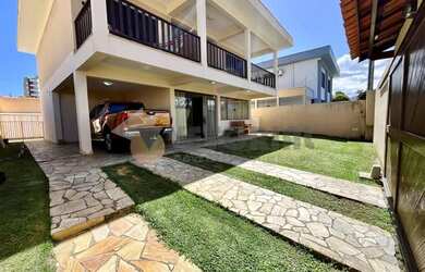 Imagem: A casa possui 4 Dormitórios, 3 Banheiros, 1 Vaga na garagem