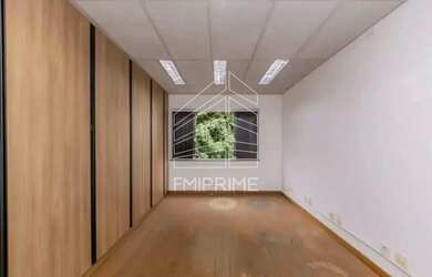 Imagem: O depósito possui 4 Vagas na garagem, 470m² de Área e está