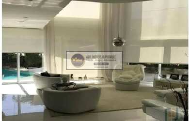 Imagem: A casa possui 4 Dormitórios, 5 Banheiros, 4 Vagas na garagem