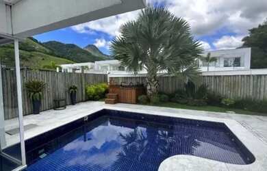 Imagem: A casa em condomínio possui 5 Dormitórios, 5 Banheiros, 5