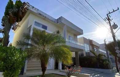 Imagem: A casa em condomínio possui 4 Dormitórios, 4 Banheiros, 2