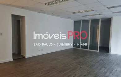 Imagem: O depósito para alugar possui 2 Vagas na garagem e 88m² de