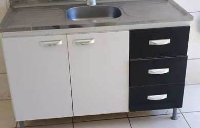 Imagem: O apartamento possui 2 Dormitórios, 1 Banheiro e 2 Vagas na