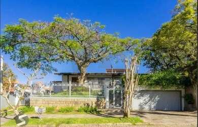 Imagem: A casa para alugar possui 3 Dormitórios, 4 Banheiros, 2 Vagas