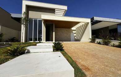 Imagem: A casa em condomínio possui 3 Dormitórios, 4 Banheiros, 173m²