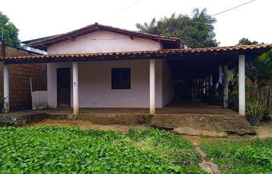 Imagem: A casa possui 3 Dormitórios, 1 Banheiro, 3 Vagas na garagem