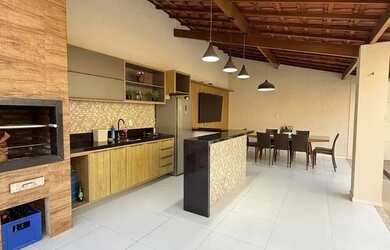 Imagem: A casa em condomínio possui 4 Dormitórios, 5 Banheiros, 4