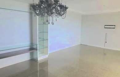 Imagem: O apartamento possui 3 Dormitórios, 2 Banheiros, 3 Vagas na