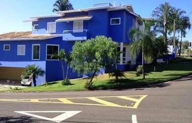 Imagem: A casa em condomínio para alugar possui 5 Dormitórios, 1 Banheiro