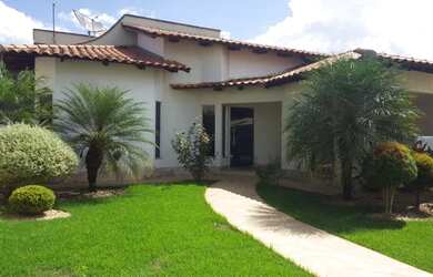 Imagem: A casa em condomínio possui 3 Dormitórios, 2 Vagas na garagem