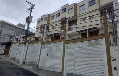 Imagem: A casa possui 3 Dormitórios, 4 Banheiros, 5 Vagas na garagem