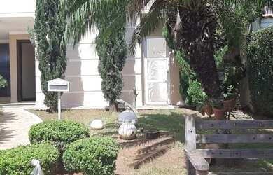 Imagem: A casa em condomínio possui 4 Dormitórios, 4 Banheiros, 4