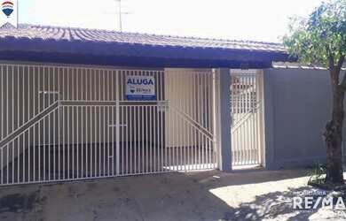 Imagem: A casa possui 2 Dormitórios, 3 Banheiros, 2 Vagas na garagem