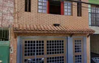 Imagem: A casa possui 2 Dormitórios, 1 Banheiro, 1 Vaga na garagem