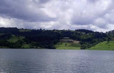 Imagem: O terreno possui 3.500m² de Área e está localizado em St