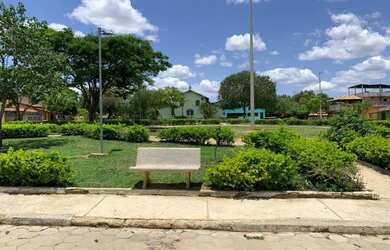 Imagem: O terreno e possui Dormitórios, Suítes, Banheiros está