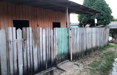 Imagem: A casa possui 2 Dormitórios, 1 Banheiro e está localizado