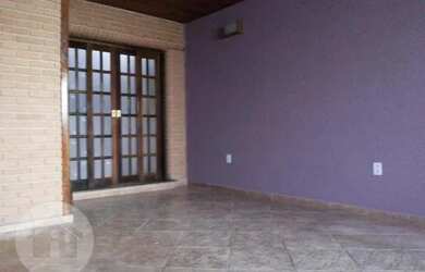 Imagem: A casa possui 3 Dormitórios, 3 Banheiros, 190m² de Área e