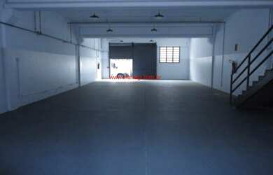 Imagem: O depósito possui 5 Vagas na garagem, 525m² de Área e está