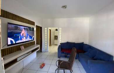 Imagem: A casa possui 3 Dormitórios, 2 Banheiros, 200m² de Área e