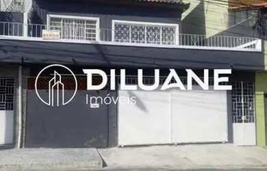 Imagem: A casa possui 1 Dormitório, 1 Banheiro, 1 Vaga na garagem