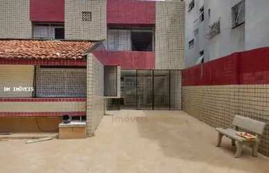 Imagem: A casa possui 3 Dormitórios, 2 Banheiros, 4 Vagas na garagem