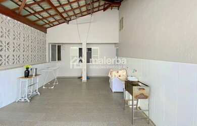 Imagem: A casa possui 3 Dormitórios, 1 Banheiro, 4 Vagas na garagem