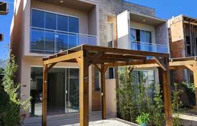 Imagem: A casa possui 2 Dormitórios, 3 Banheiros, 1 Vaga na garagem