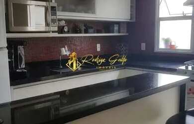 Imagem: A casa possui 3 Dormitórios, 2 Banheiros, 2 Vagas na garagem