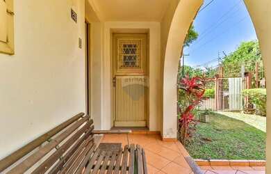 Imagem 6: Espaço, Sol e Tradição Casa Clássica com 6 Dormitórios em Terreno...